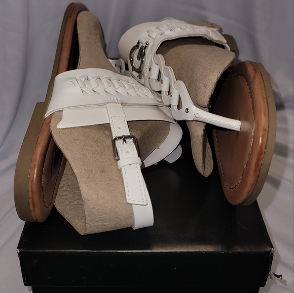 GBG Los Angeles Slingback Sandals Lovey White 8M Manmade Faux Leather - Picture 6 of 16